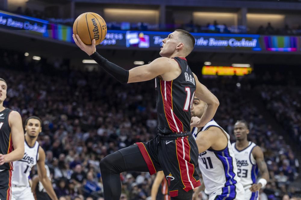 天空体育:利物浦和水晶宫关于格伊的转会谈判尚未取得突破